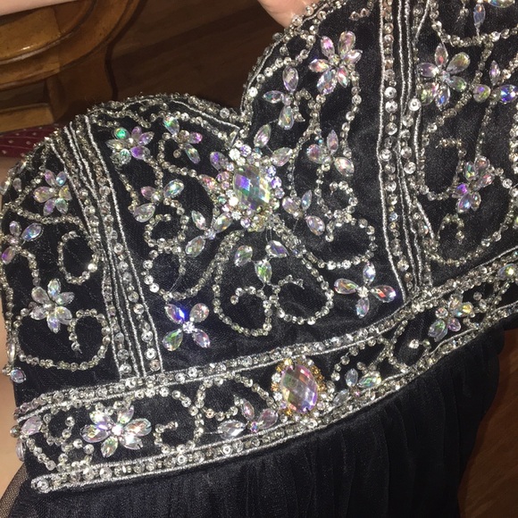 Short Tulle Formal Dress with Bedazzled top - Picture 3 of 4